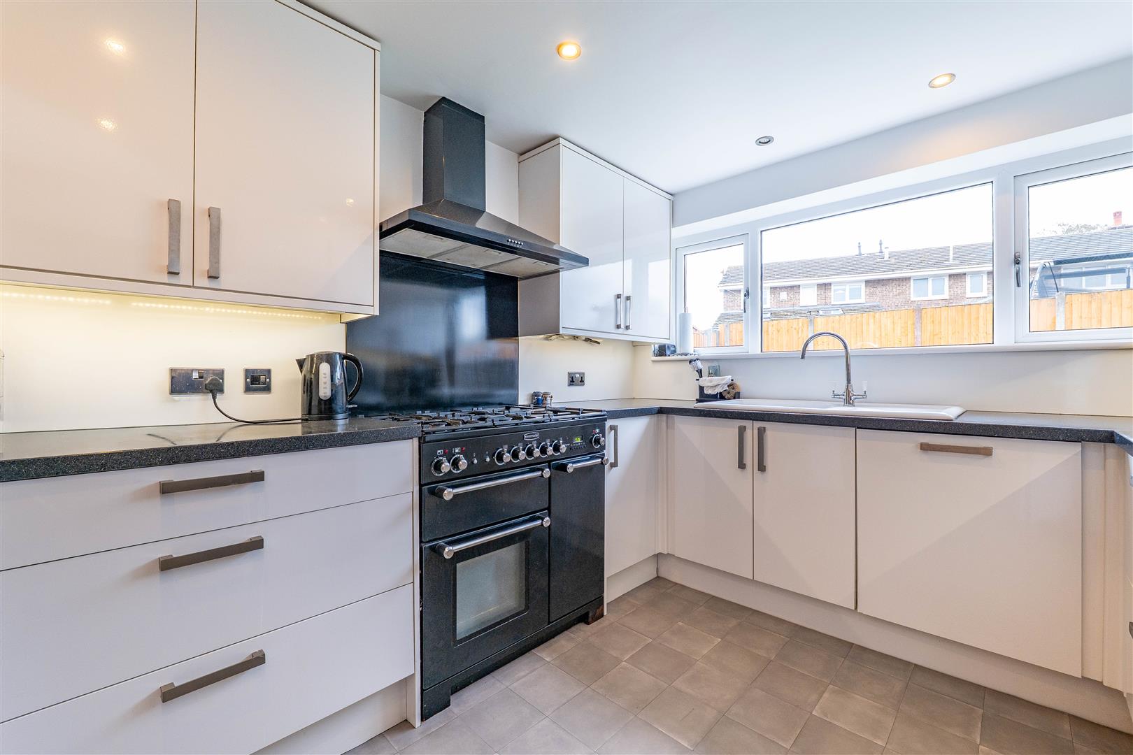 6 bed property in Cherry Wood, Preston